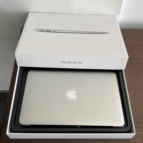 COPY - Mac Book Air 11.5 - Picture 2 of 6